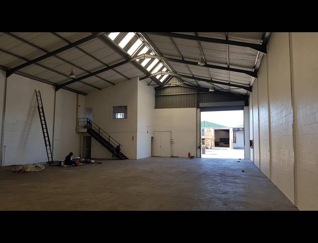 400M² FACTORY TO LET IN SAXENBURG PARK 1